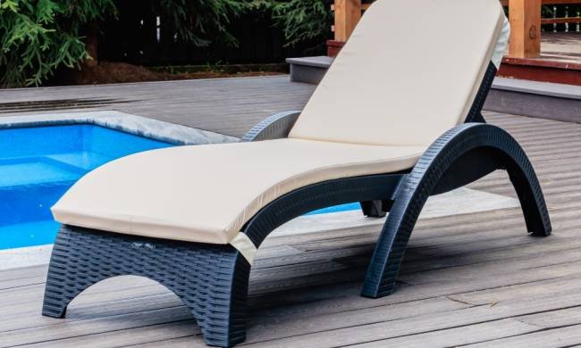 Комплект пластиковых шезлонгов MARK антрацитовых (с матрасом) Комплект пластиковых шезлонгов MARK антрацитовых (с матрасом)