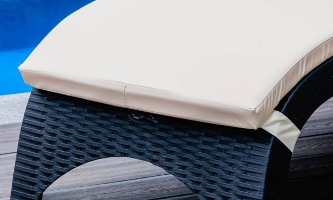 Комплект пластиковых шезлонгов MARK антрацитовых (с матрасом) Комплект пластиковых шезлонгов MARK антрацитовых (с матрасом)