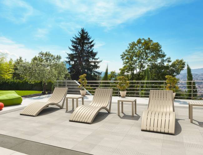 Столик пластиковый для лежака Ocean Side Table бежевый 450х450х450 мм