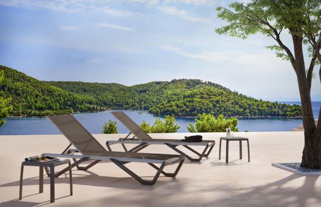 Столик пластиковый для шезлонга Wave Side Table тортора 420х420х365 мм Столик пластиковый для шезлонга Wave Side Table тортора 420х420х365 мм