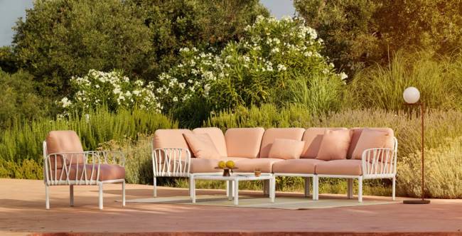 Диван пластиковый с подушками Komodo 5 белый, розовый 2940х1540х880 мм Диван пластиковый с подушками Komodo 5 белый, розовый 2940х1540х880 мм