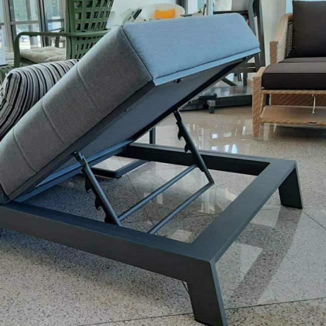 Шезлонг-лежак мягкий Bite антрацит, темно-серый 2030х900х600 мм Шезлонг-лежак мягкий Bite антрацит, темно-серый 2030х900х600 мм