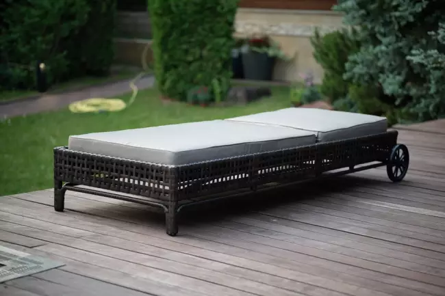 Лежак-шезлонг из искусственного ротанга КОРСИКА, коричневый, серый