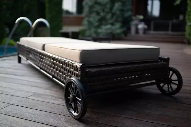 Лежак-шезлонг из искусственного ротанга КОРСИКА, коричневый, серый