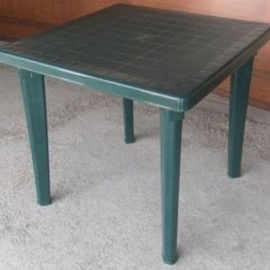Стол пластиковый квадратный темно-зеленый